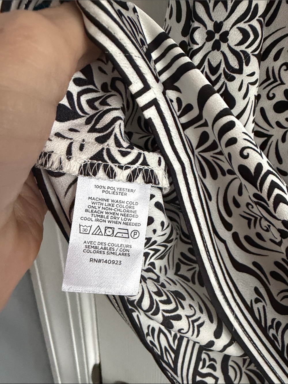 LOFT Black & White Sleeveless Mockneck size M - Picture 5 of 7